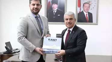 Vali Akın, Yılın Kareleri Oylamasında Tercihini Yaptı