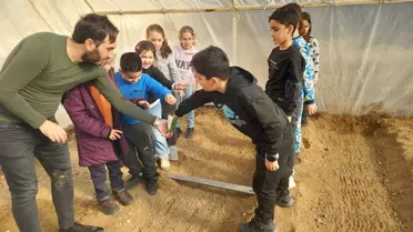 Öğrenciler Tohum Ekti