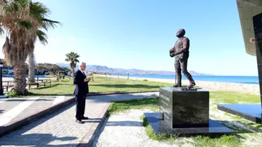 Bakan Bolat, KKTC'de şehit Yüzbaşı Cengiz Topel'in anıtını ziyaret etti