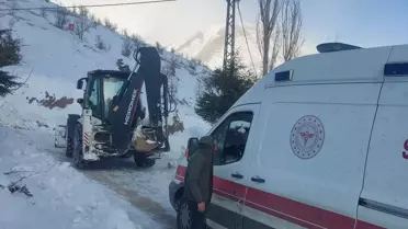Malatya'da kar nedeniyle mahsur kalan hasta, ekiplerce hastaneye ulaştırıldı