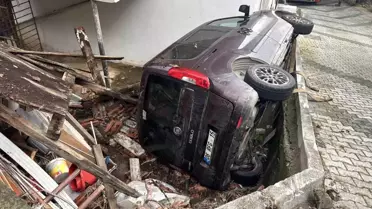 Üsküdar'da Kontrolden Çıkan Araç Bahçeye Düştü