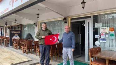 Bilecik'te esnaf ve vatandaşa Türk Bayrağı dağıtıldı