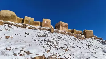Bayburt Kalesi Kış Manzarasıyla Göz Kamaştırıyor