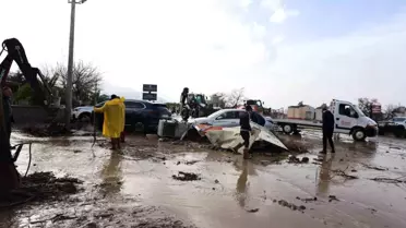 Kuşadası'nda selin yaraları sarılmaya çalışılıyor