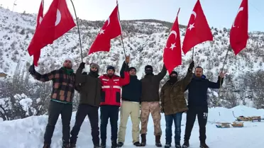 Gençlerden Bayrak Tepkisi