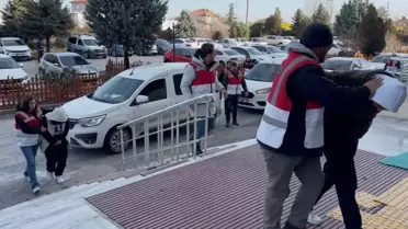 Akaryakıt istasyonundan gasbettikleri paraları başka bir akaryakıt istasyonunda harcamışlar