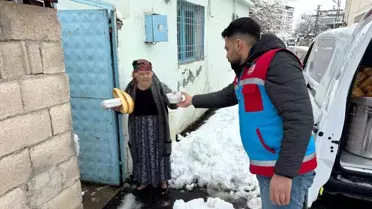 Araban'da yoğun kar yağışına rağmen 500 aileye sıcak yemek ulaştırıldı