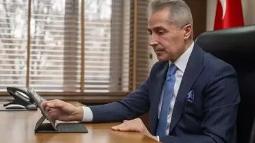 Göç İdaresi Başkanı Kök, AA'nın 'Yılın Kareleri' oylamasına katıldı