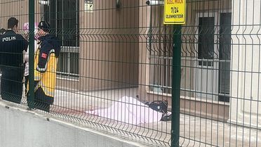 Kiralamak için gittiği 17. kattaki boş dairenin balkonundan atladı