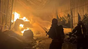 Gebze'de Atık Naylon Deposunda Yangın