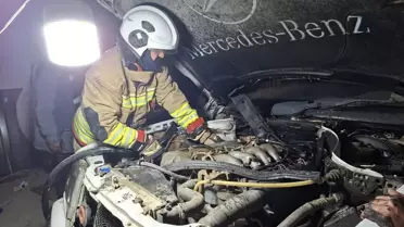 Hatay'da Park Halindeki Araç Yandı