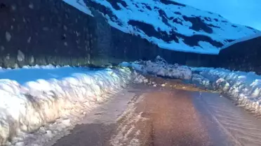 Türkeli'de Heyelan: Yol Kapandı