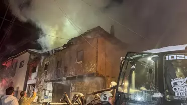 Uşak'ta Yangın: Çift Dumandan Etkilendi