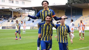 Menemen FK, Adanaspor'u 3-0 Mağlup Etti