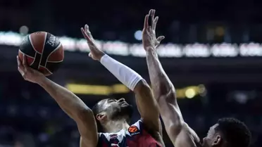 Fenerbahçe Zirveye Ortak Oldu