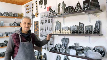 Serpantin Taşından Ekmek Kazanıyor