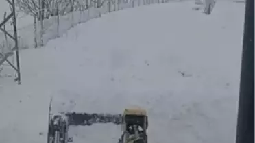 Kar nedeniyle kapanan yola ilaç ulaştırıldı