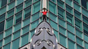 Alex Honnold, Taipei 101'e Güvensiz Tırmandı