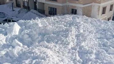 Çatak'ta İki Ayrı Çığ Düşmesi