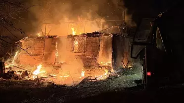 Laçin'de Yangın: Ev ve Depo Zarar Gördü