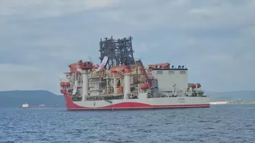 Yeni Sondaj Gemisi 'Yıldırım' Boğaz'dan Geçti