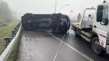 Düzce'de Ambulans Devrildi: 2 Yaralı