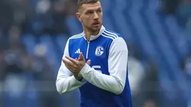 Oyuna sonradan giren Edin Dzeko, 86. dakikada 2-0 geride oldukları maçta kahraman oldu