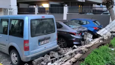 Şiddetli rüzgar nedeniyle halı sahanın tavanı çöktü