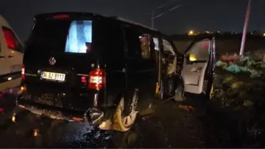 Arnavutköy'de Kaza: İETT Otobüsü Ticari Araca Çarptı