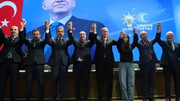 Cumhurbaşkanı Erdoğan, AK Parti'ye katılan belediye başkanlarına rozetlerini taktı