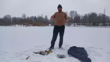 Türkiye'nin en uzun nehri dondu, üzerinde eskimo usülü balık avladılar