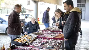 Antika pazarı, Mersin'de nostalji tutkunlarını buluşturuyor