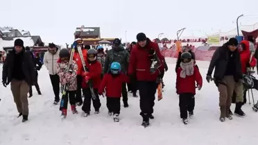 Erciyes'te şehit çocuklarına kayak eğitimi