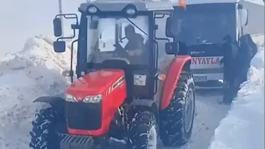 Ulaş'ta Yolcu Midibüsü Tipide Kara Saplandı