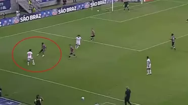 Rakibine çalım atan futbolcu ömür boyu unutamayacağı bir an yaşadı 