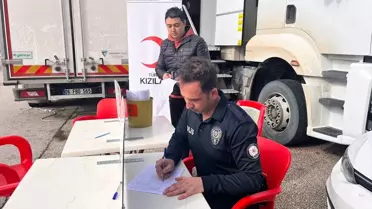 Polislerden Kızılay'a Kan Bağışı