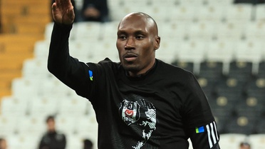 Atiba Hutchinson, yıldız golcüyü Beşiktaş'a getirtiyor