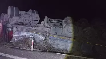 Osmaneli'nde Çekici Devrildi: 3 Yaralı