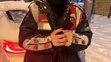 Jandarma Üniformasıyla Gezen Kadın Gözaltına Alındı