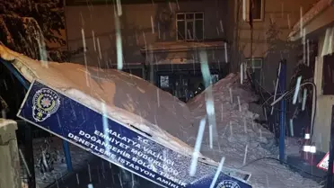 Malatya'da Kar Nedeniyle Sundurma Çöktü