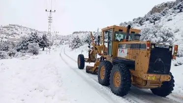 Mersin'in yüksek kesimlerinde karla mücadele sürüyor