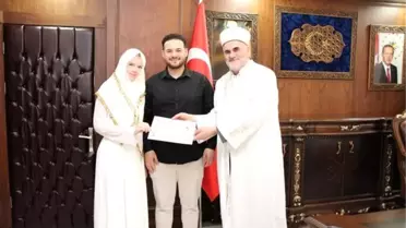 Alman Anna Lambertz İslam'ı Seçti