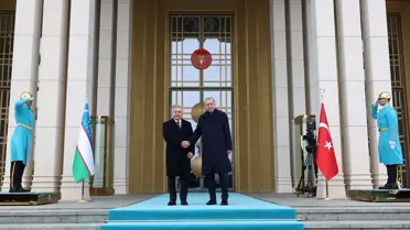 Cumhurbaşkanı Erdoğan, Özbekistan Cumhurbaşkanı Mirziyoyev ile bir araya geldi
