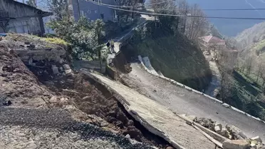 Rize'de Heyelan Sonrası Evler Boşaltıldı