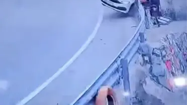 Bursa'da Sağanakla Kayganlaşan Yolda Kaza