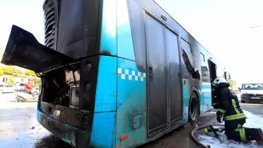 Antalya'da seyir halindeki halk otobüsü alevlere teslim oldu