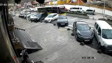 Esenler'de İETT Otobüsü Park Halindeki Araçlara Çarptı
