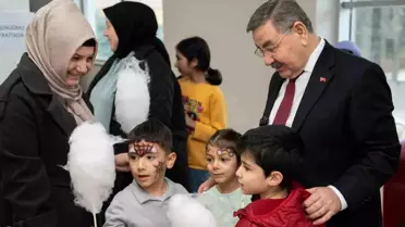 Gölbaşı Belediyesi çocuklarla şenlik alanında buluştu