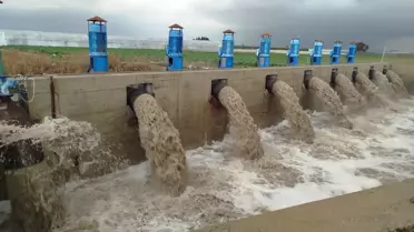 Mersin ve Adana'yı sel vurdu! Mezarları su bastı, dereler taştı