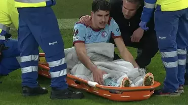 Oğlunu oyuna alan Robin van Persie'ye çifte şok